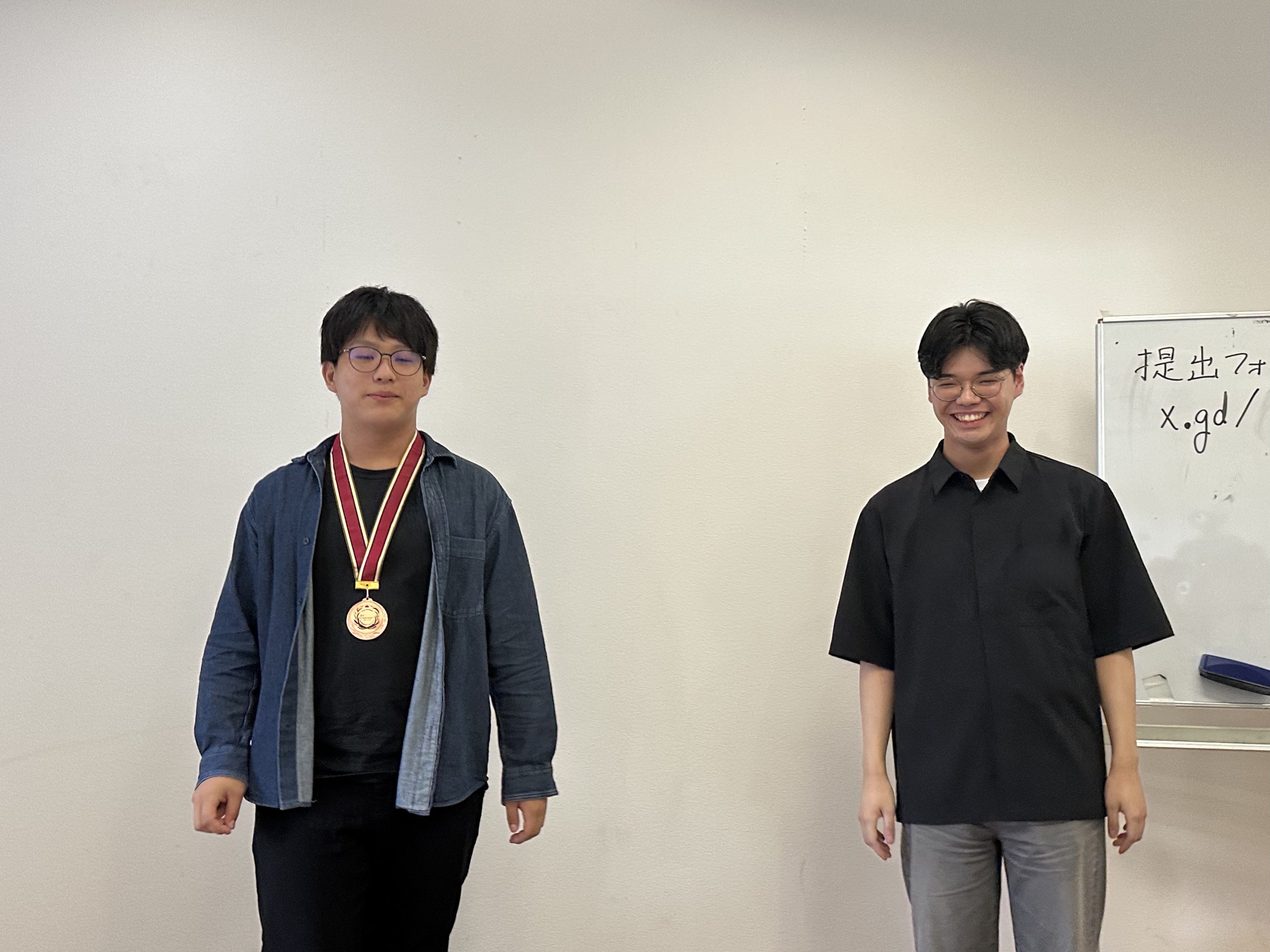 表彰式でメダルをかけて並ぶ、BeEnCupの入賞者